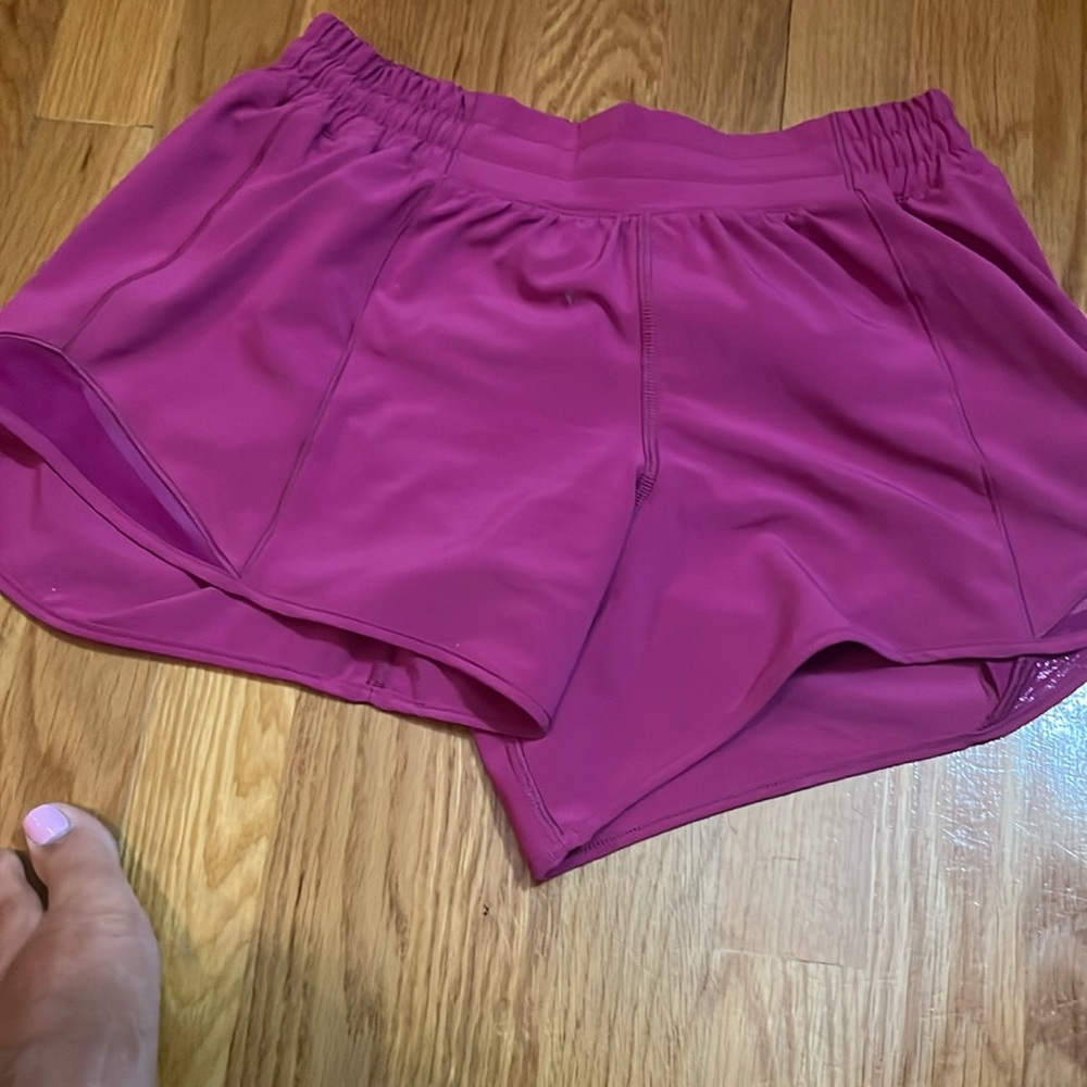 Lululemon sz 6 hotty  hot shorts - magenta color